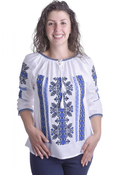 Ie traditionala alba cu motiv geometric albastru Marinela 01