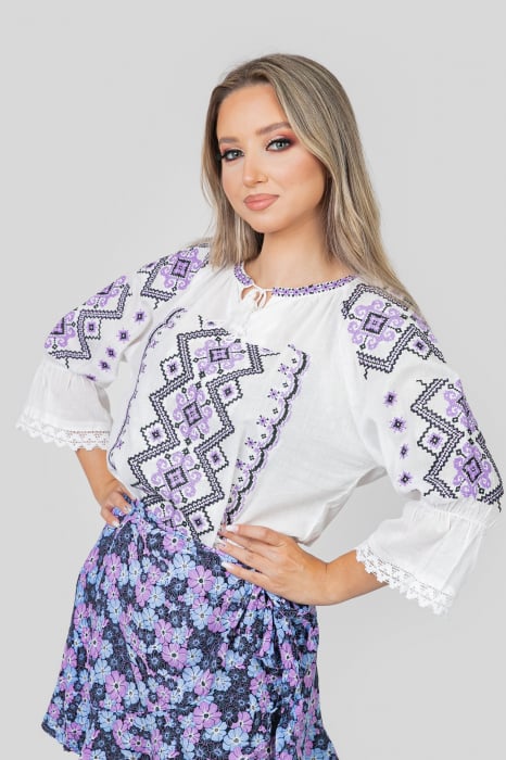 Ie traditionala alba cu motiv geometric mov Erica 01