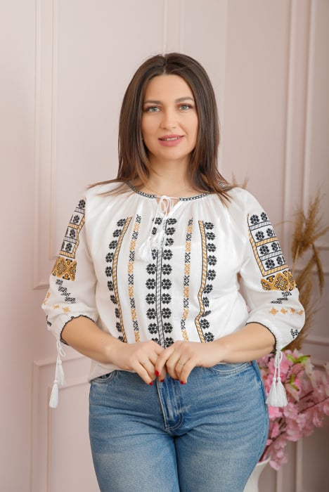 Ie traditionala alba cu motiv geometric multicolor Sandra