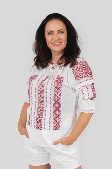 Ie traditionala alba cu motiv geometric rosu Anemona