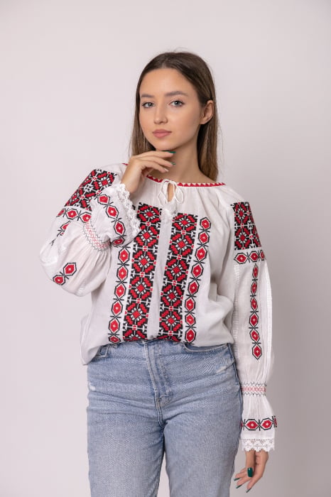 Ie traditionala alba cu motiv geometric rosu Costina 01 - maneca lunga