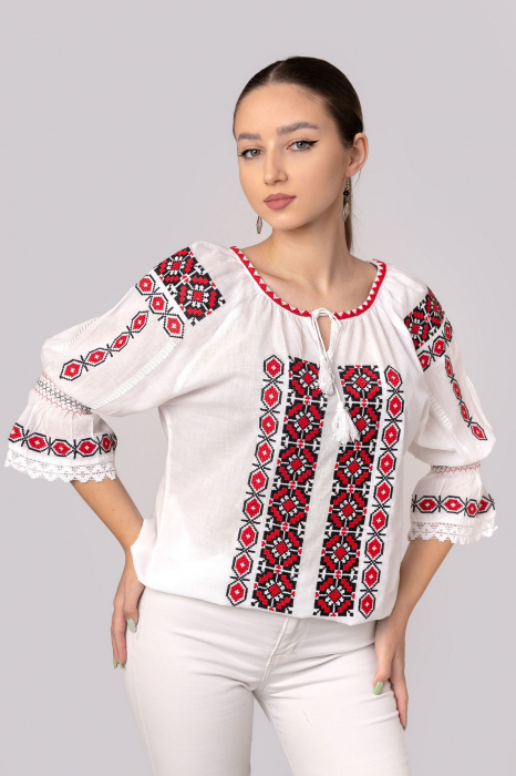 Ie traditionala alba cu motiv geometric rosu Costina 02 - maneca scurta