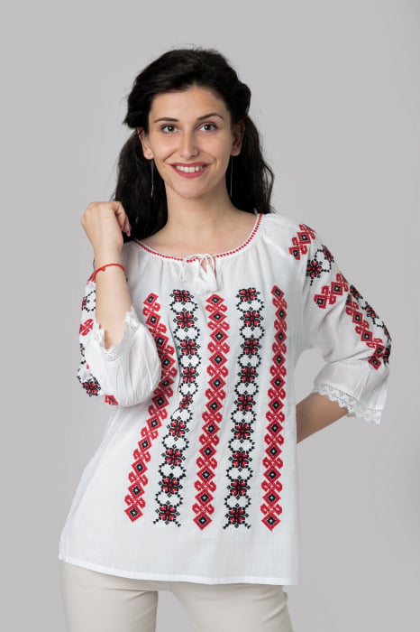 Ie traditionala alba cu motiv geometric rosu Denisa