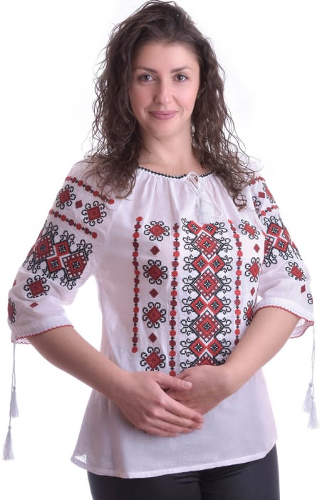 Ie traditionala alba cu motiv geometric rosu Dorina 01