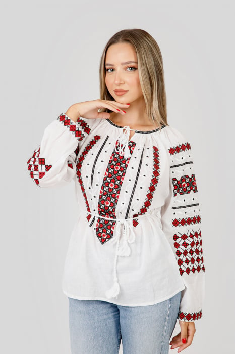 Ie traditionala alba cu motiv geometric rosu Flavia 01