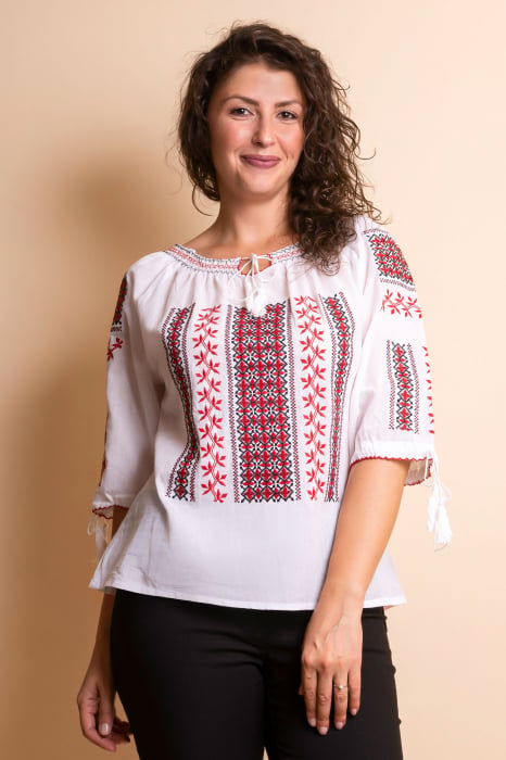Ie traditionala alba cu motiv geometric rosu Ileana 03