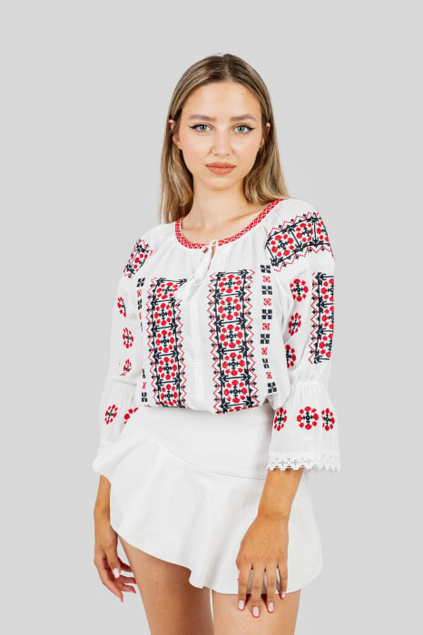 Ie traditionala alba cu motiv geometric rosu Lorelai 02