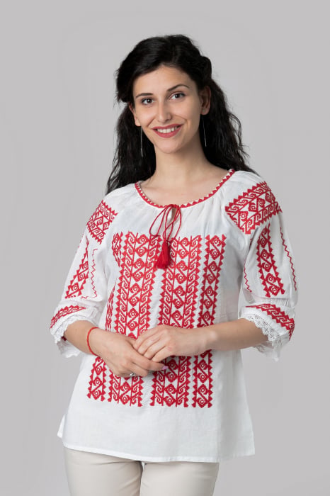 Ie traditionala alba cu motiv geometric rosu Samira 02