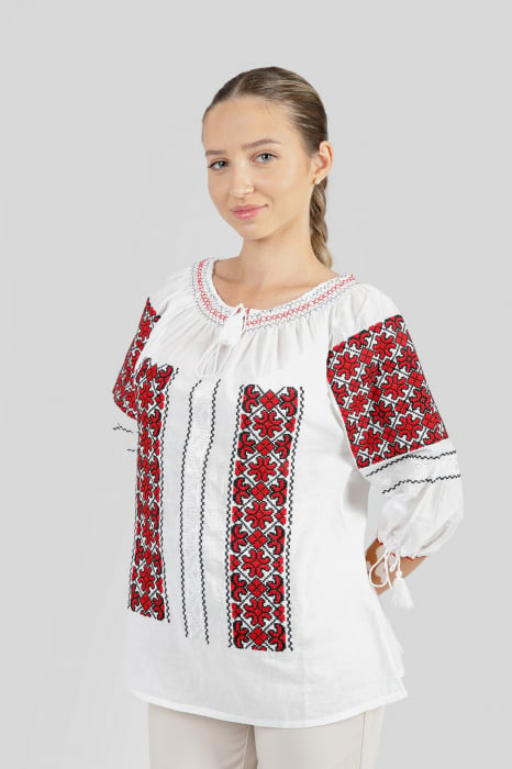 Ie traditionala alba cu motiv geometric rosu Silvia 05