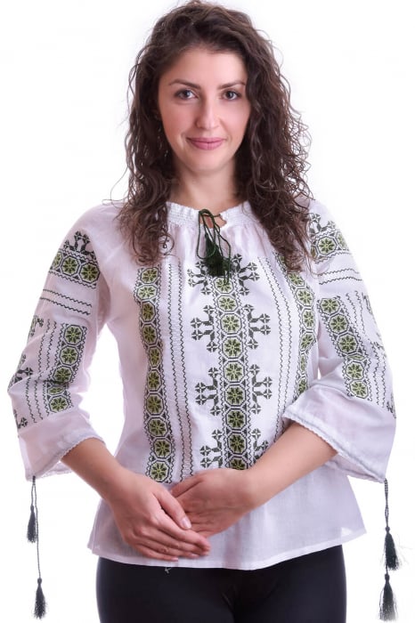Ie traditionala alba cu motiv geometric verde Viorela 02