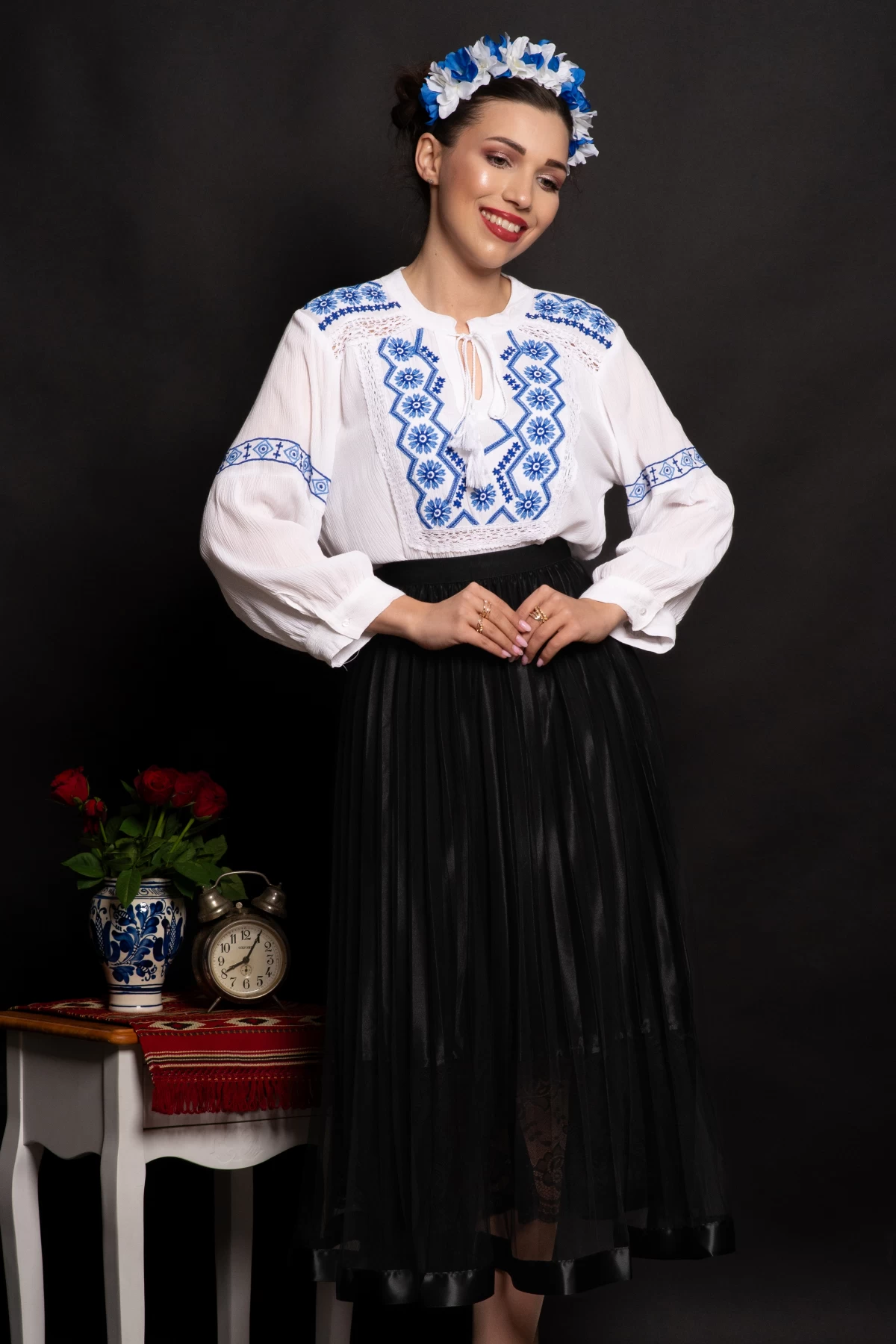 Ie traditionala alba Larisa brodata cu simbolul rombului