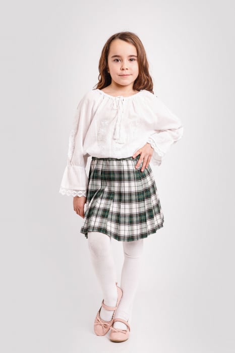 Ie traditionala alba pentru fetite cu motiv floral alb Elsa