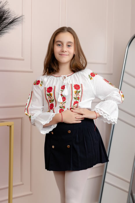Ie traditionala alba pentru fetite cu motiv floral rosu Eliza