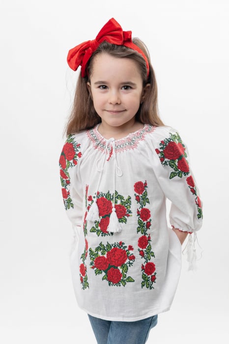 Ie traditionala alba pentru fetite cu motiv floral rosu Isabela
