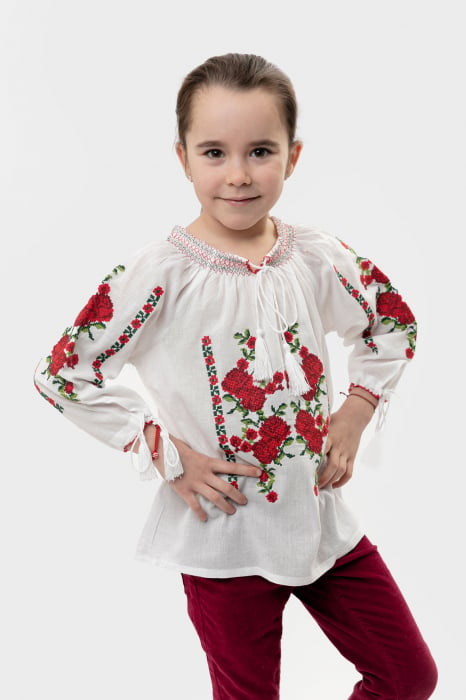 Ie traditionala alba pentru fetite cu motiv floral rosu Mateea