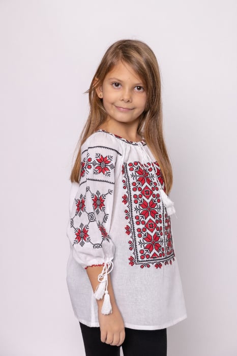 Ie traditionala alba pentru fetite cu motiv floral rosu Melania