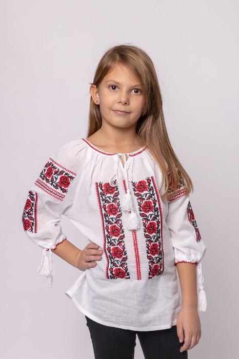 Ie traditionala alba pentru fetite cu motiv floral rosu Melinda
