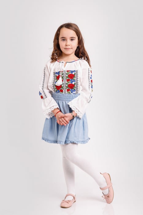 Ie traditionala alba pentru fetite cu motiv floral rosu Rozalia