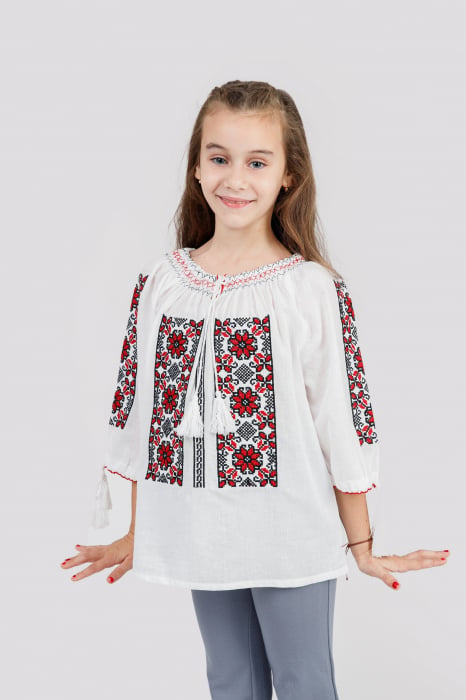 Ie traditionala alba pentru fetite cu motiv floral rosu Sara 02