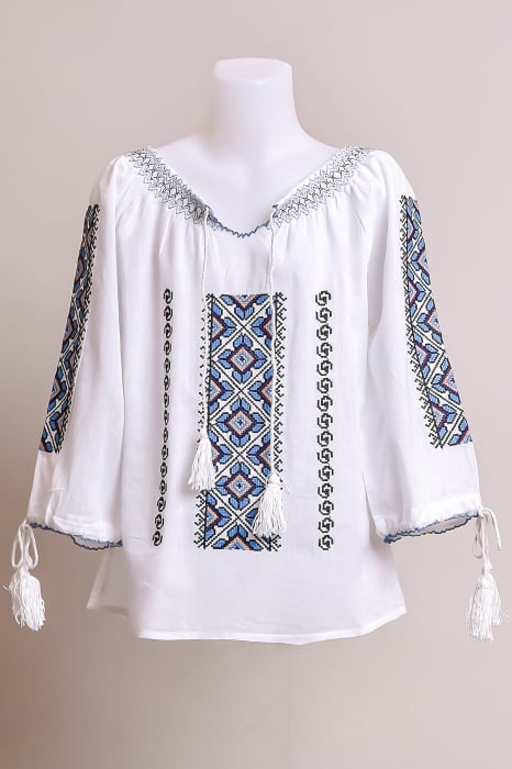 Ie traditionala alba pentru fetite cu motiv geometric albastru Alice