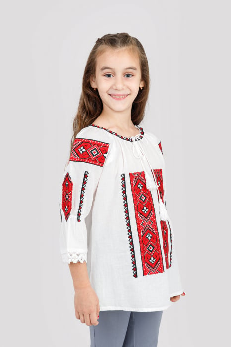 Ie traditionala alba pentru fetite cu motiv geometric rosu Damiana