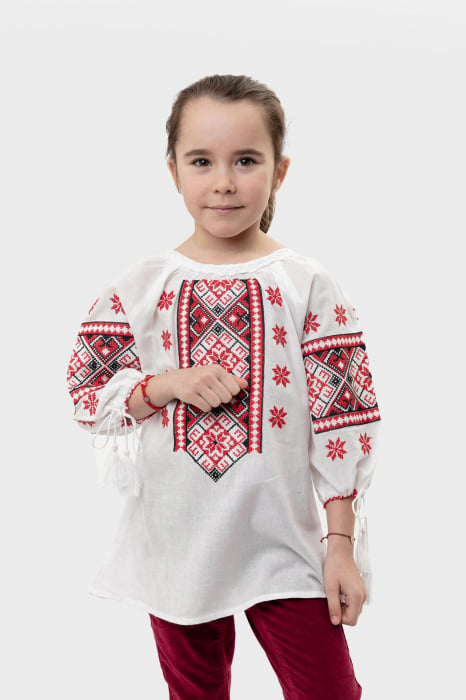 Ie traditionala alba pentru fetite cu motiv geometric rosu Gabriela