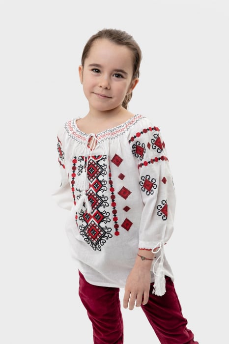 Ie traditionala alba pentru fetite cu motiv geometric rosu Paula