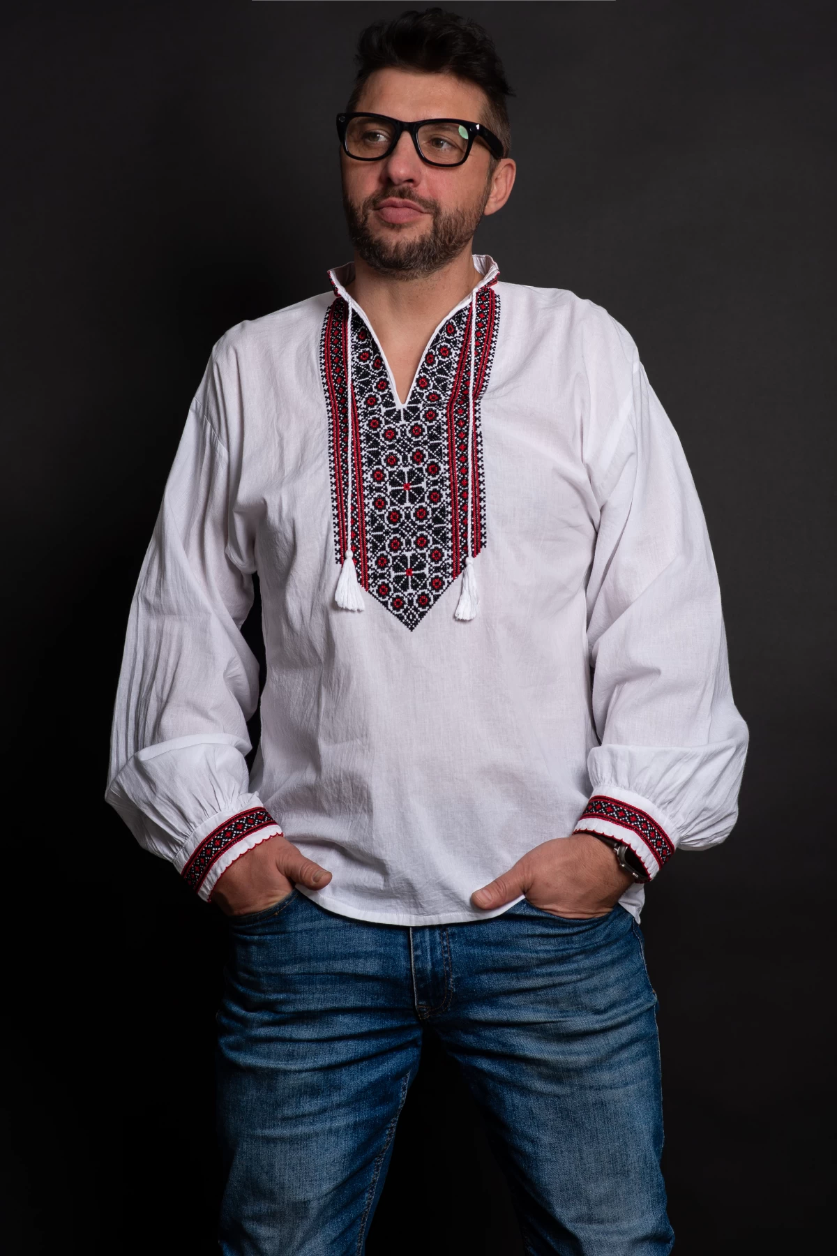 Ie traditionala barbateasca Sebastian brodata cu simbolul crucii