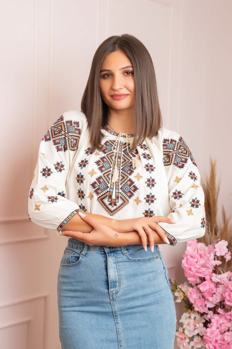 Ie traditionala crem cu motiv geometric maro Isabela