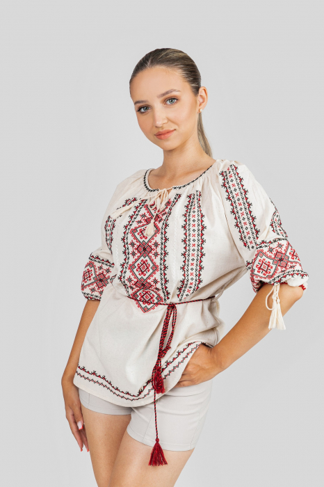 Ie traditionala crem cu motiv geometric rosu Nina