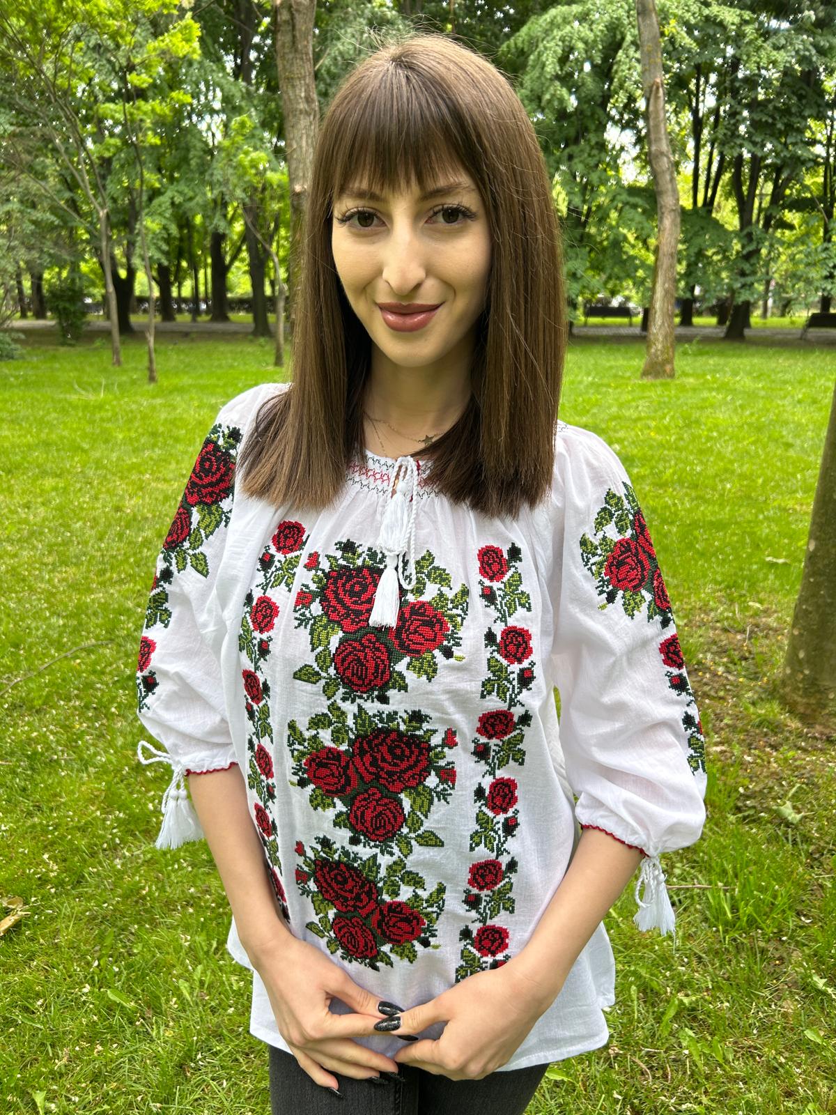 Ie tradițională femei TM1044 *trandafiri* - 3XL