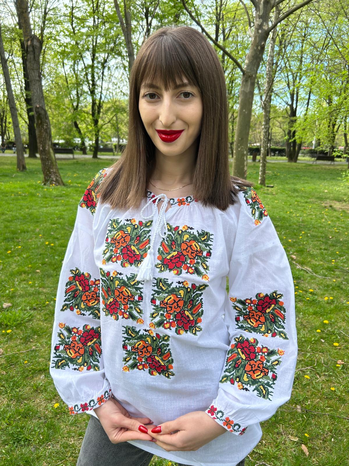Ie tradițională femei TM1054 *motive florale* - M