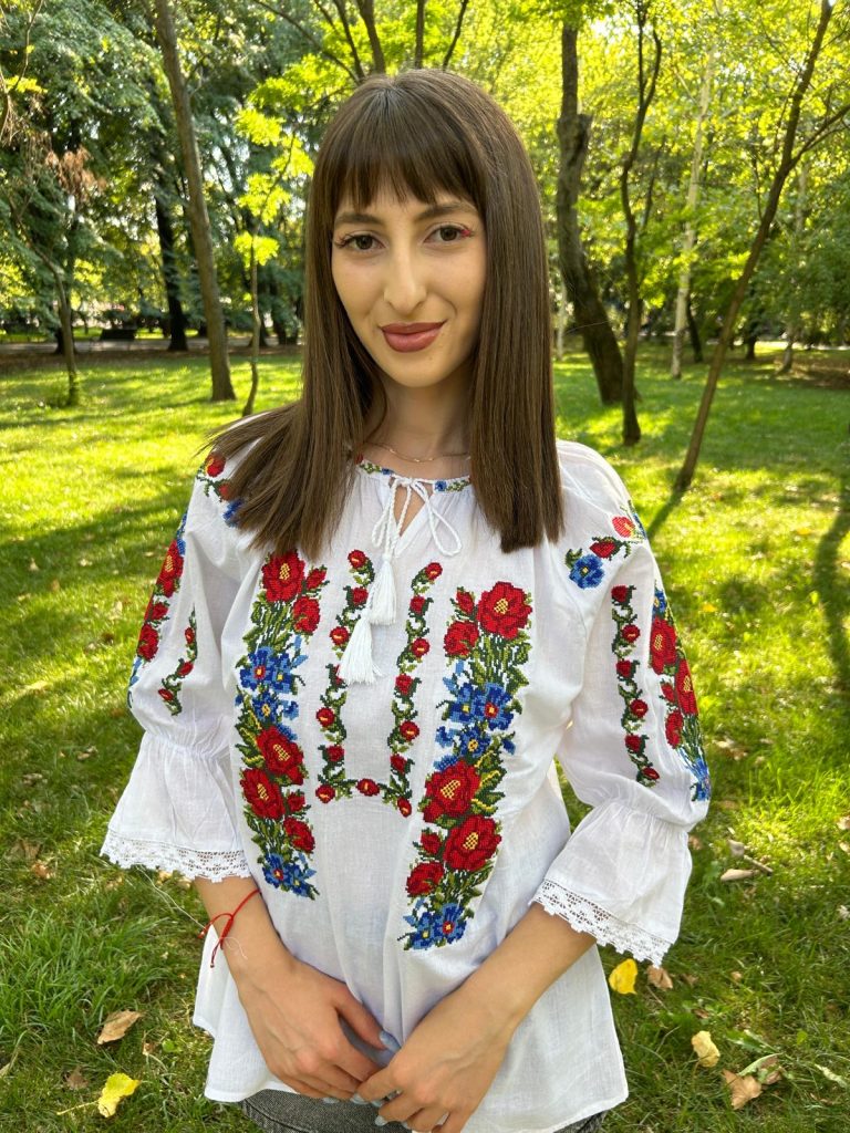 Ie tradițională femei TM1348 *motive florale* - M
