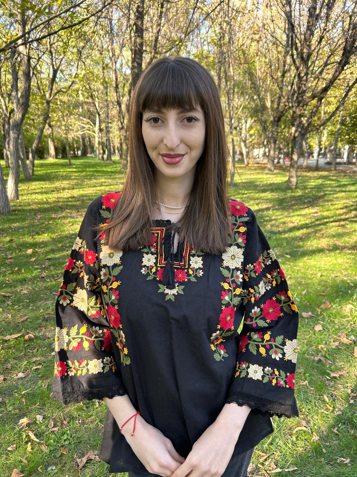 Ie tradițională femei TM1467 *motive florale* - L