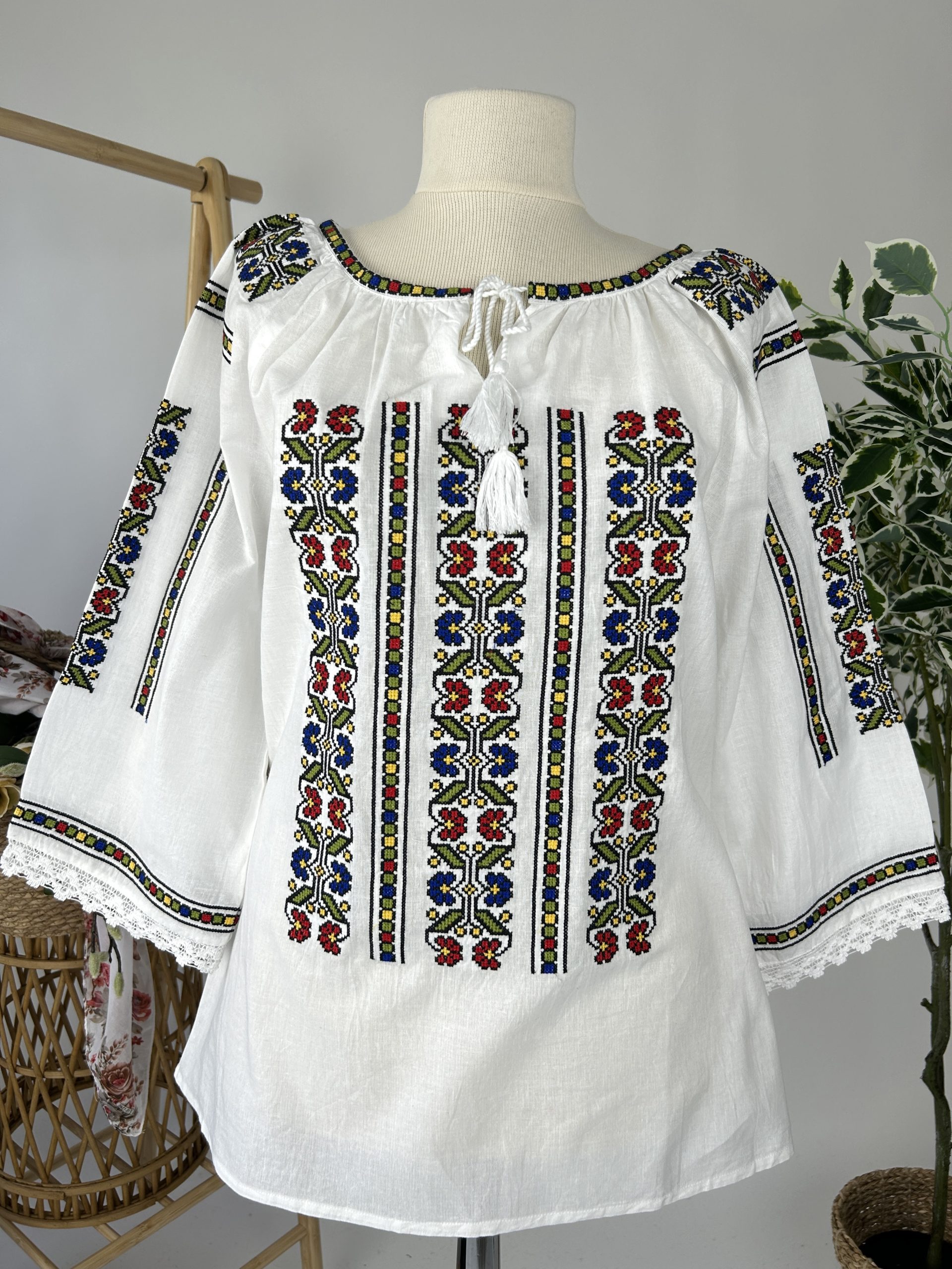 Ie tradițională femei TM1899 *motive florale* - XL