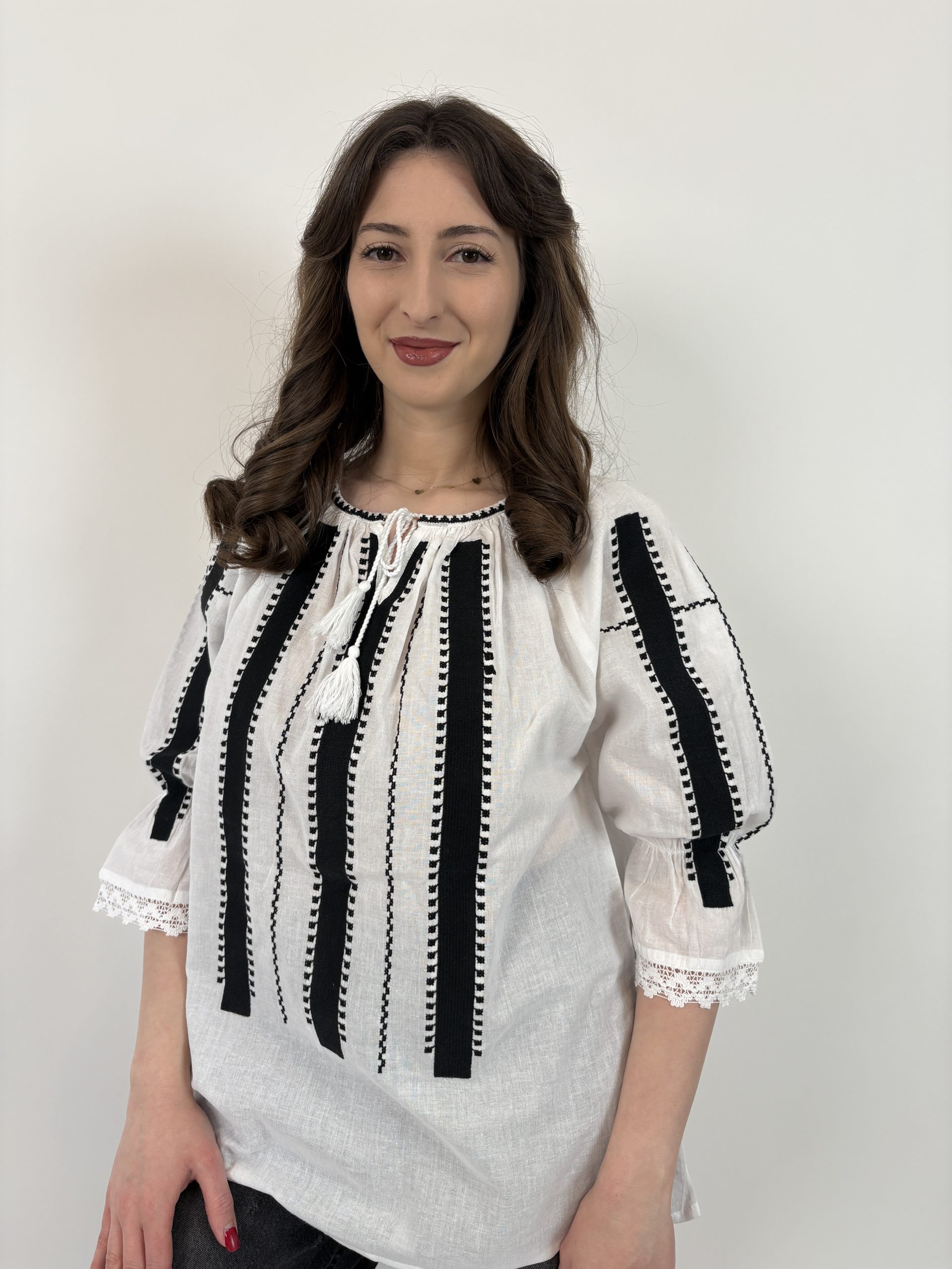 Ie tradițională femei TM2142 *broderie neagră* - L