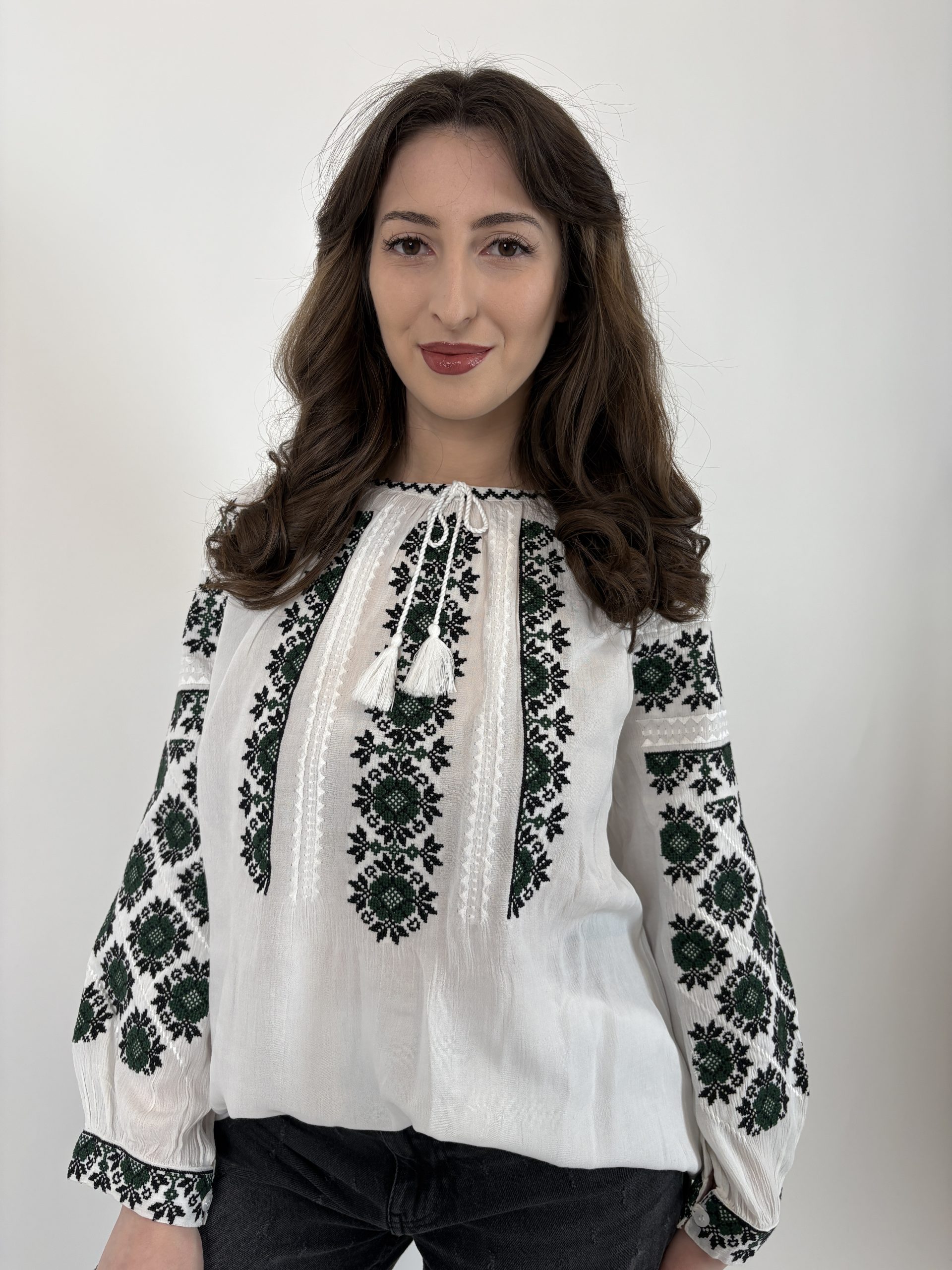 Ie tradițională femei TM2173 *broderie neagră și verde închis* - XL