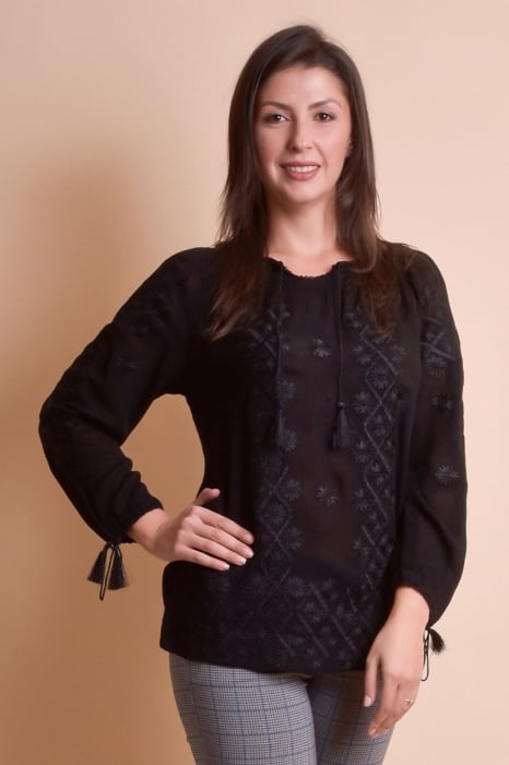 Ie traditionala neagra cu motiv floral negru Codrina 08