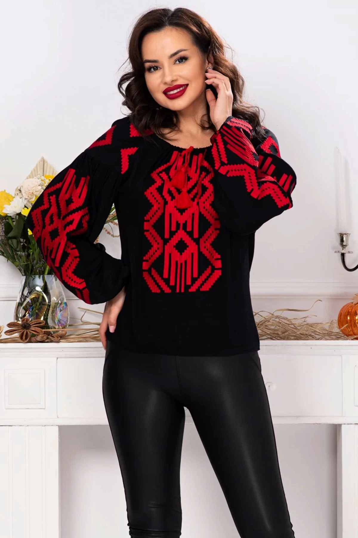 Ie traditionala neagra Effect cu broderie rosie