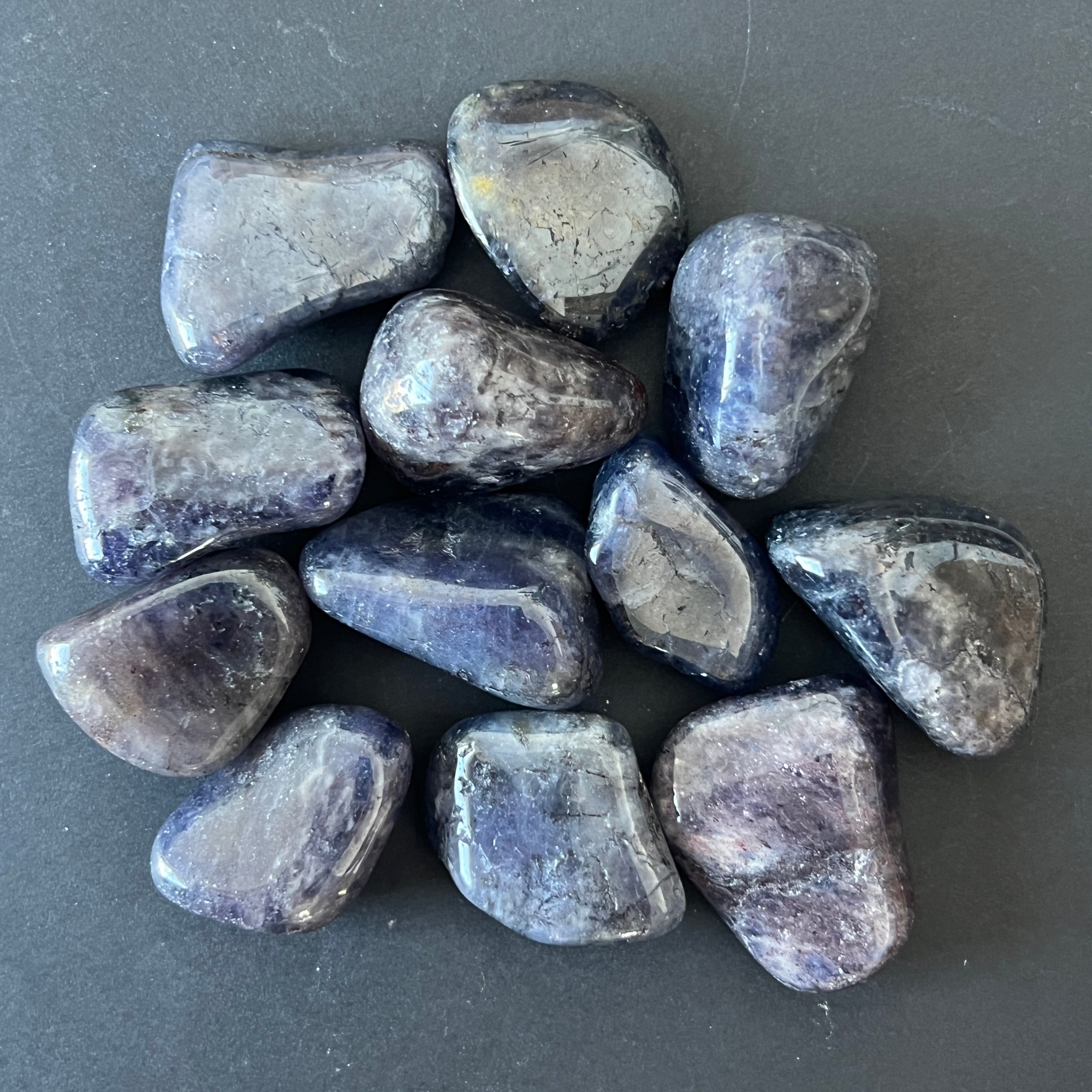 Iolit (safir de apa) piatra rulata model 2