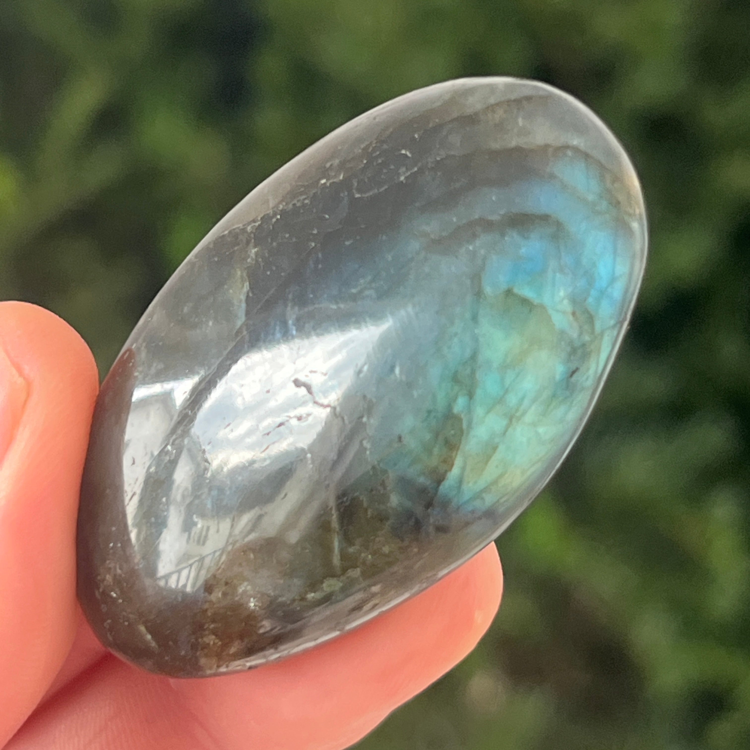 Labradorit palm stone din Madagascar model 12