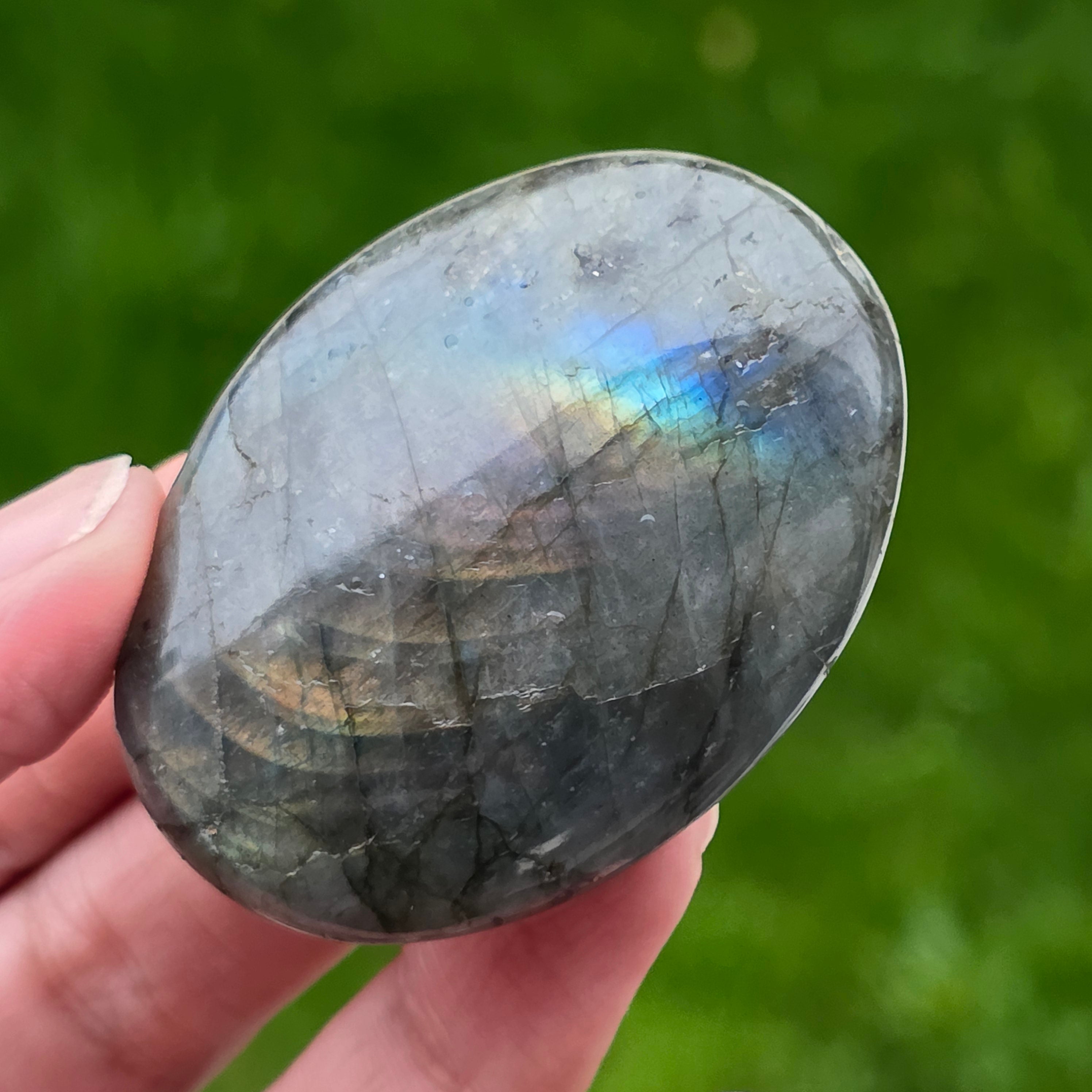 Labradorit palm stone din Madagascar | Model 15