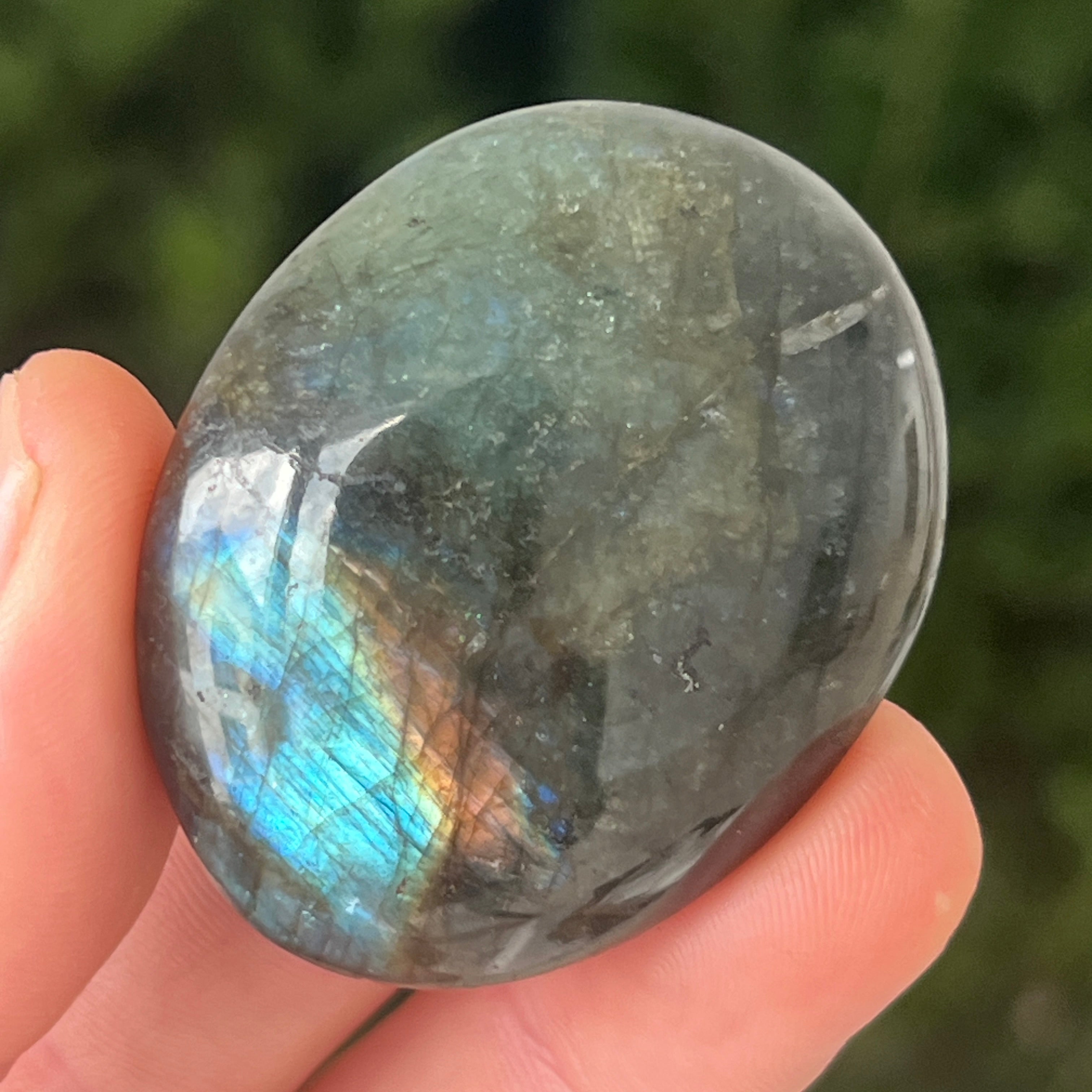 Labradorit palm stone din Madagascar model 4