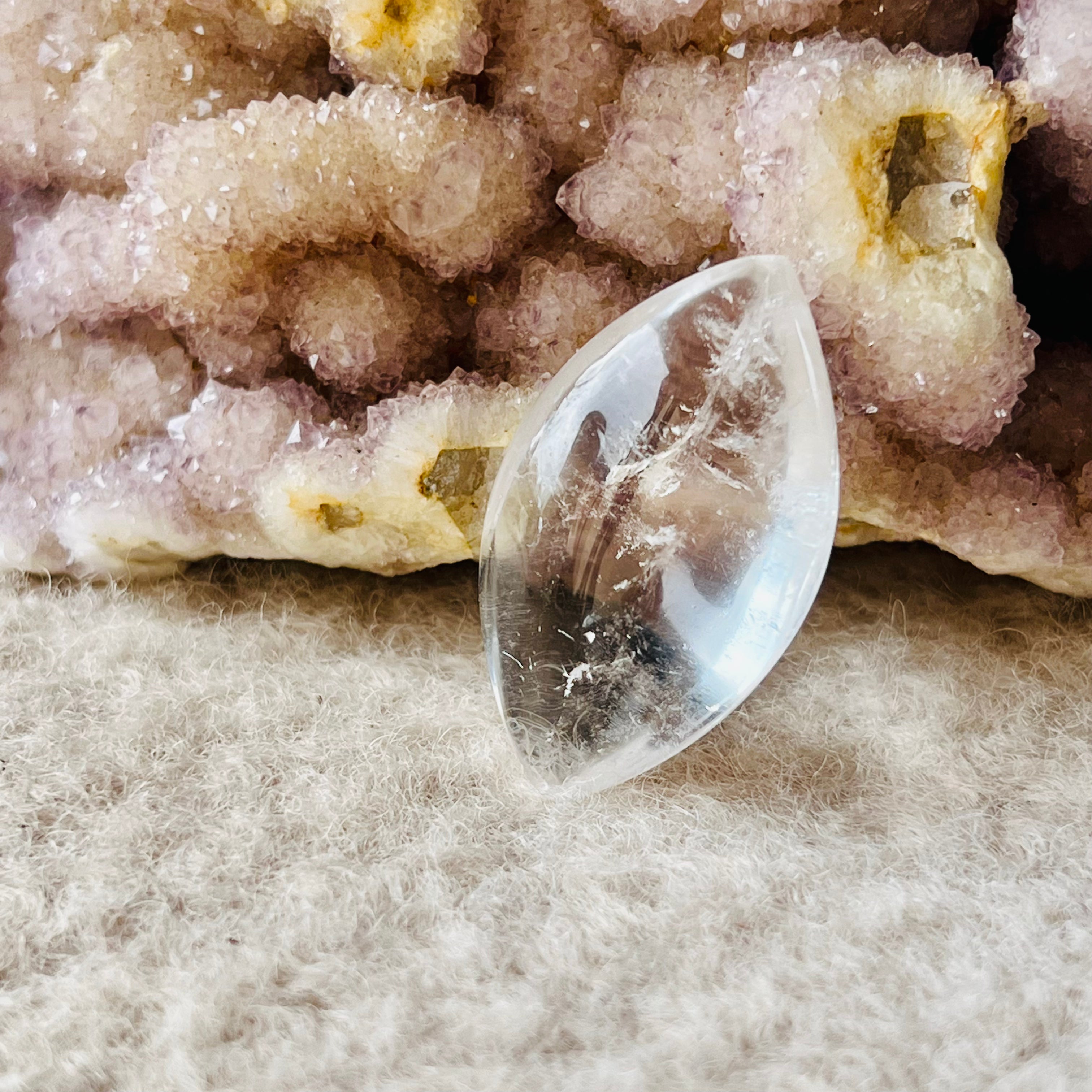 Lacrimi de inger cuart incolor/cristal de stanca piatra rulata/cabochon m1