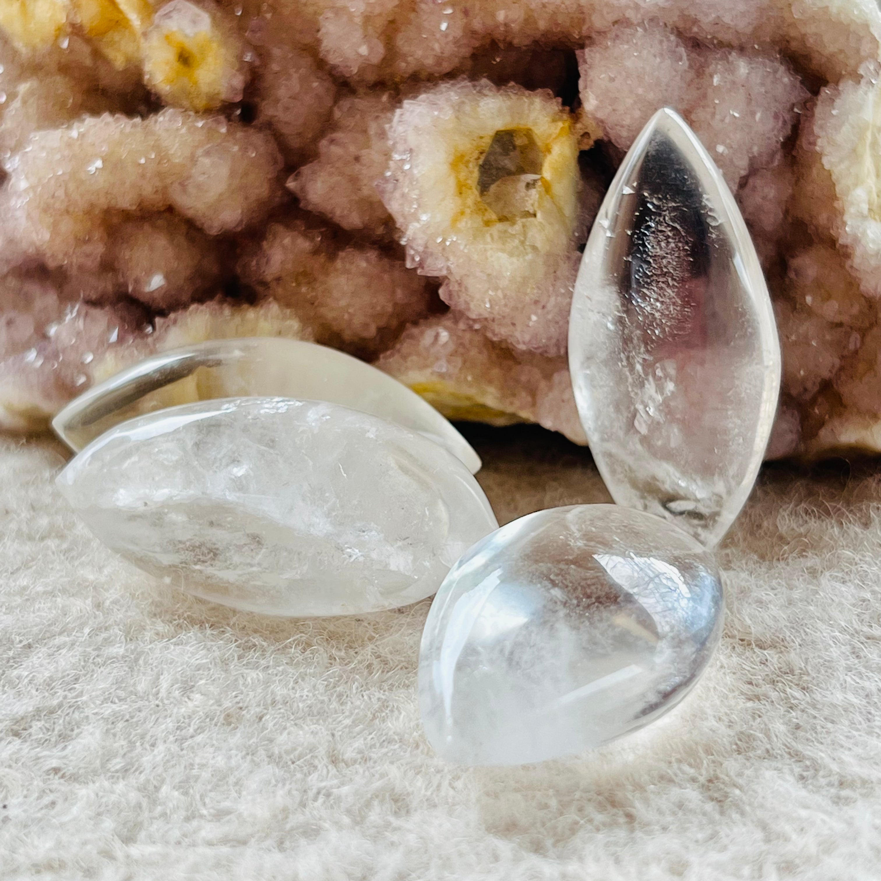 Lacrimi de inger cuart incolor/cristal de stanca piatra rulata/cabochon m2