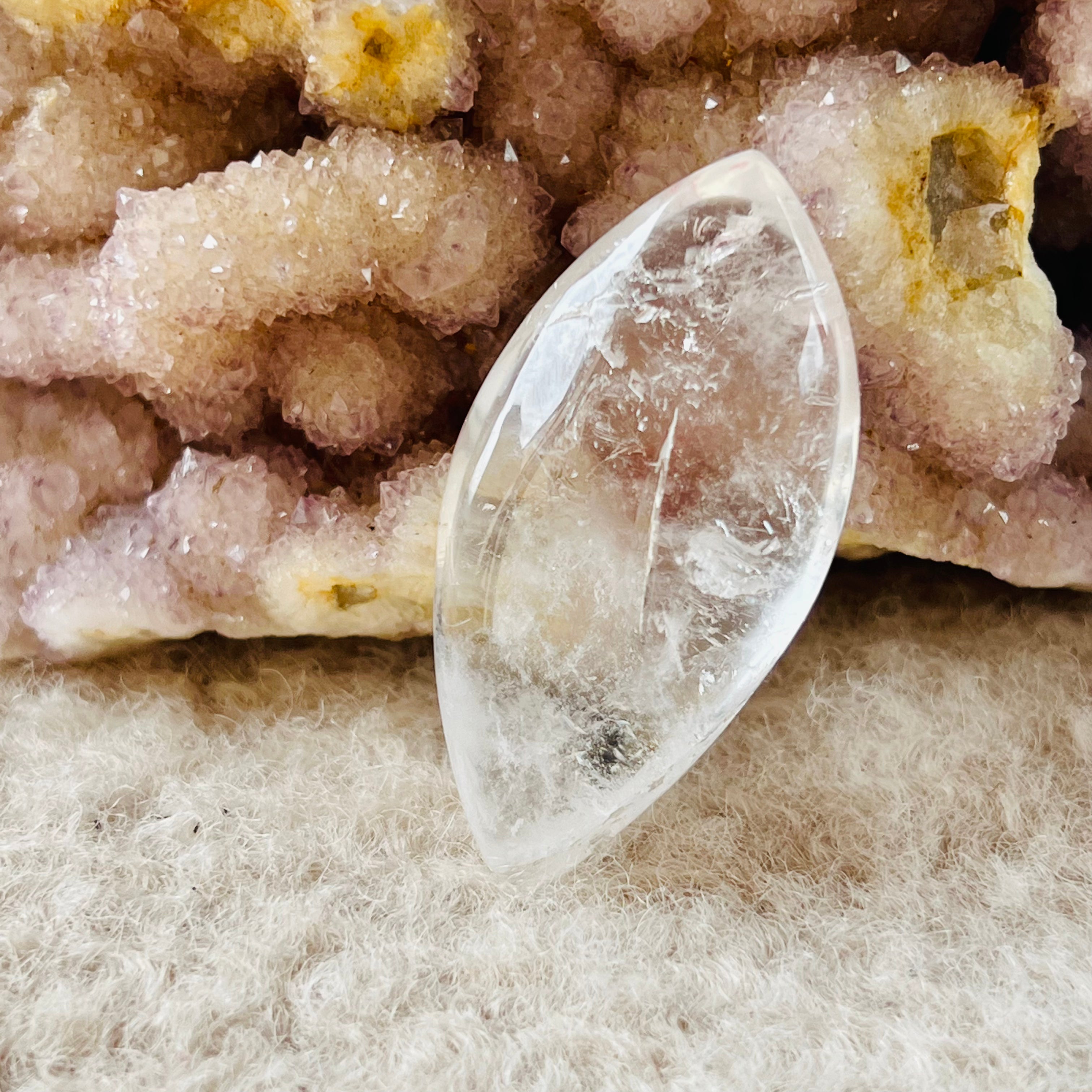 Lacrimi de inger cuart incolor/cristal de stanca piatra rulata/cabochon m3