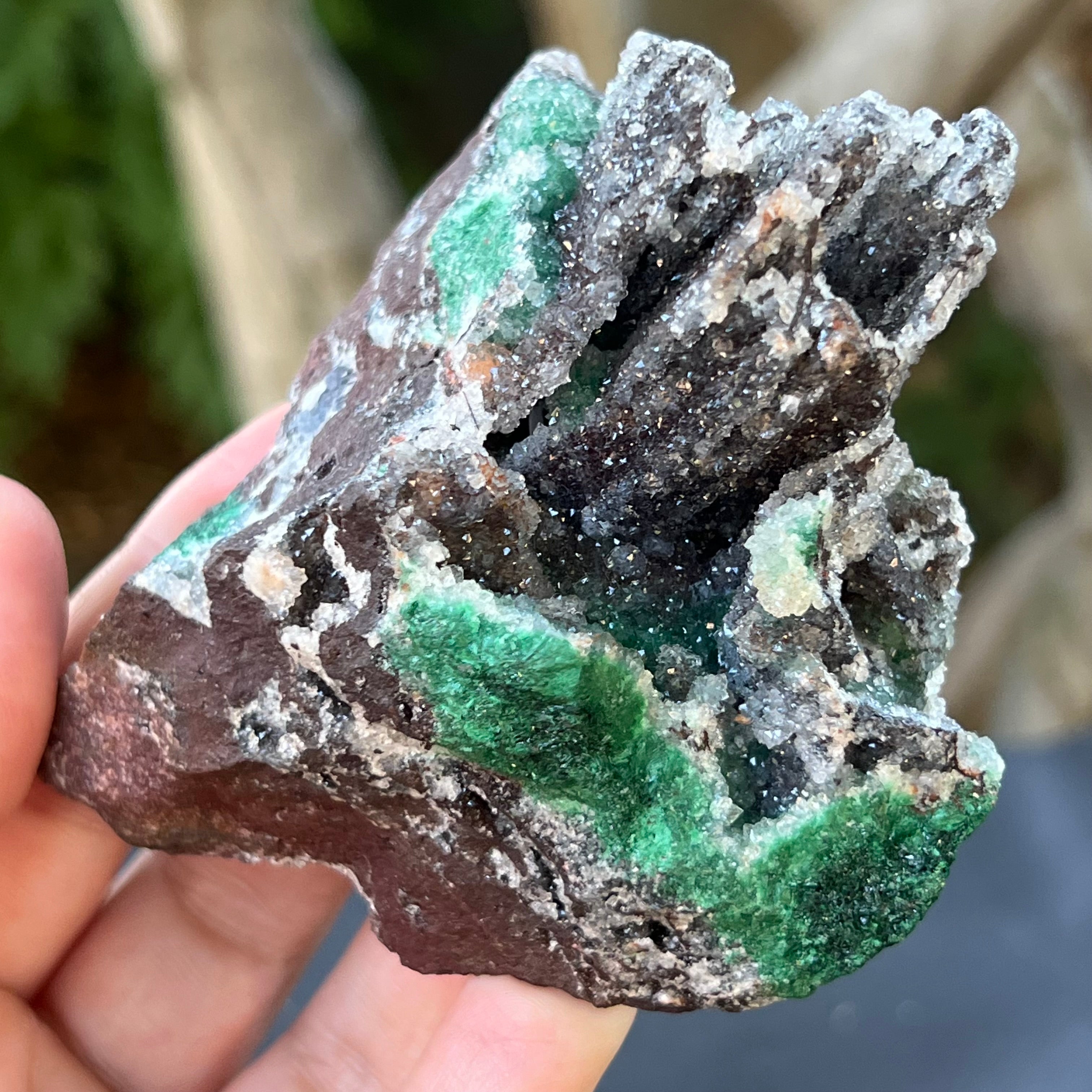 Malachit & dolomit in matrix cuart, cupru din Congo model 1