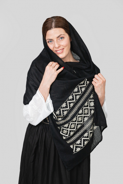 Marama traditionala neagra cu broderie geometrica bej Doina