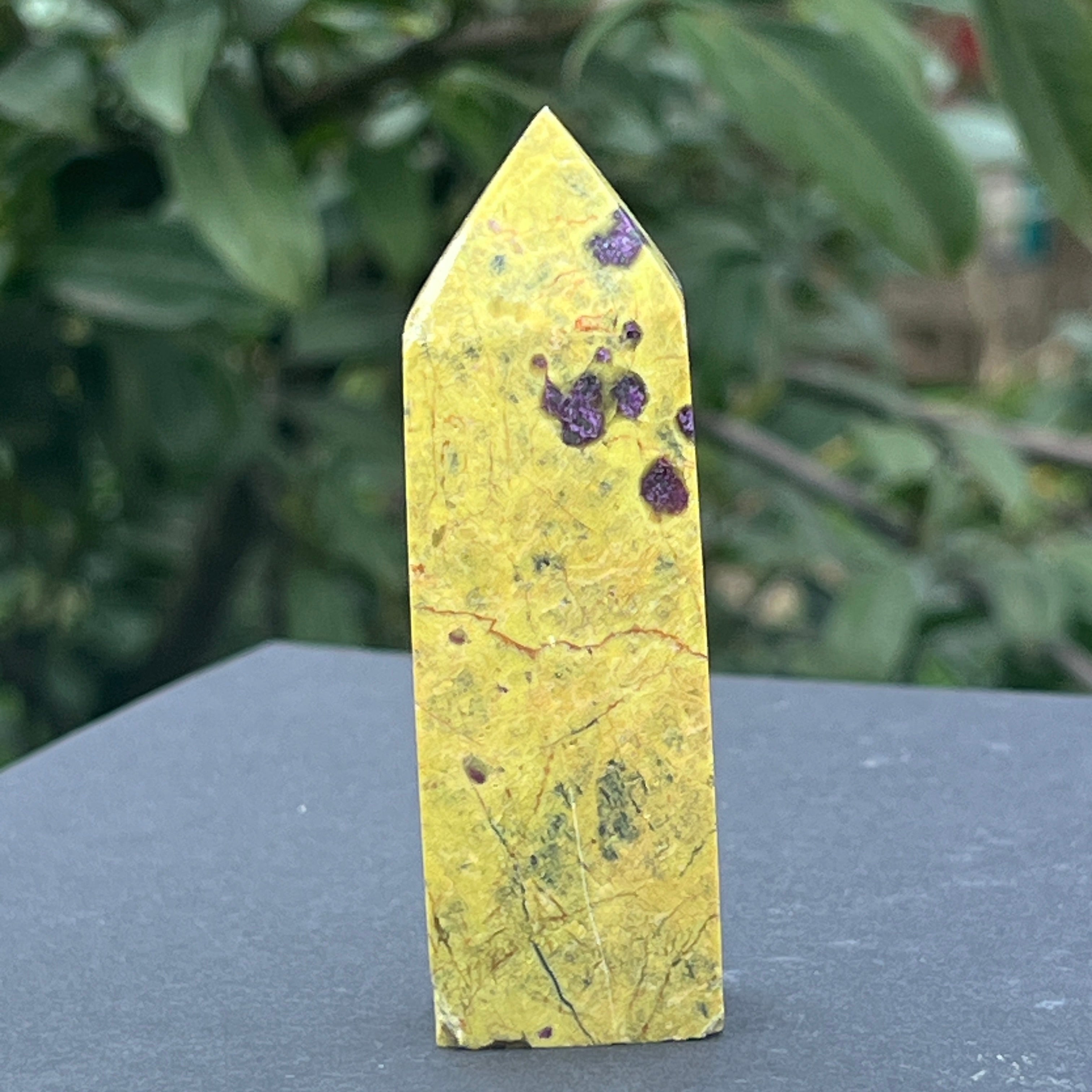 Obelisc atlantisit (stichtit, serpentin) model 3