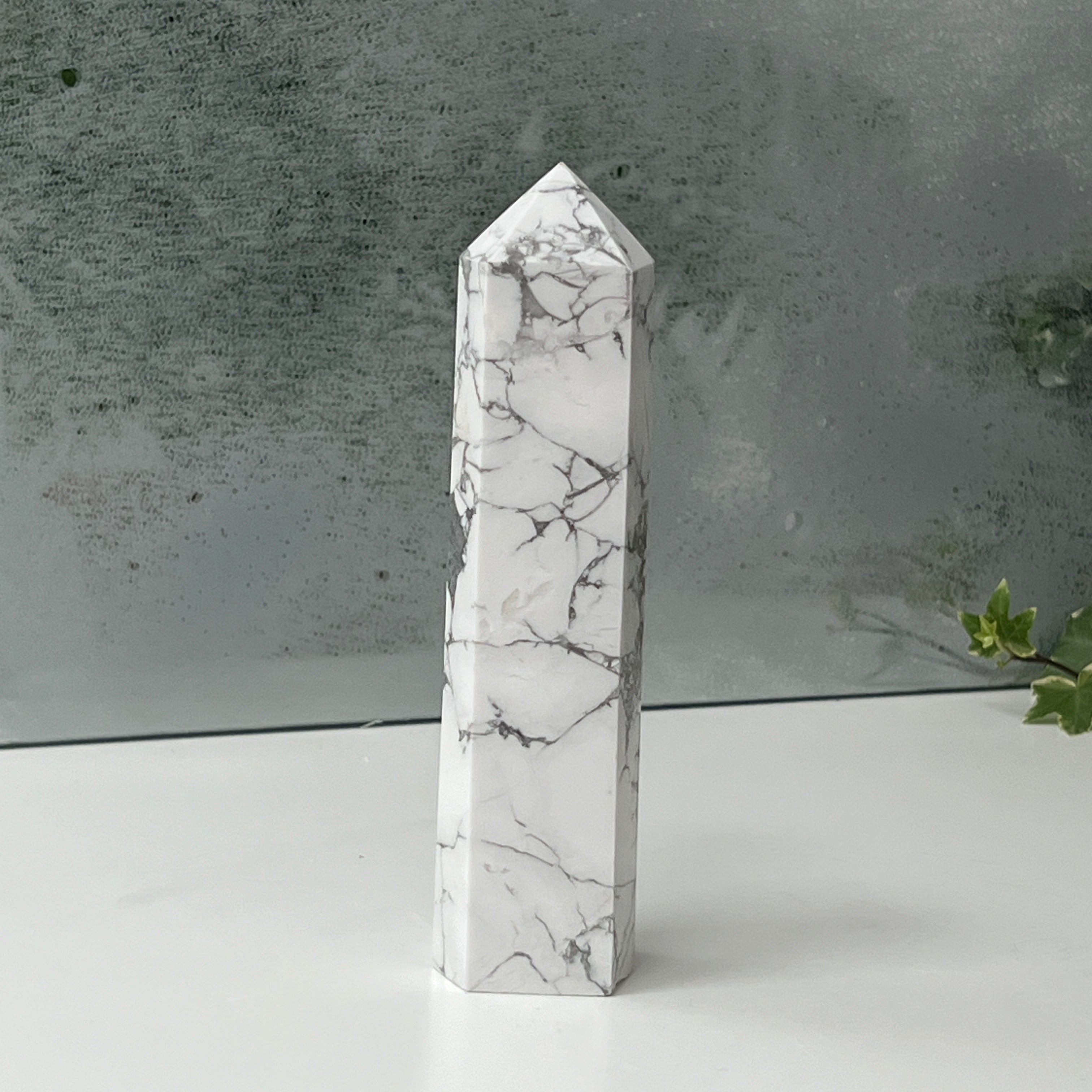 Obelisc howlit alb | Model L3